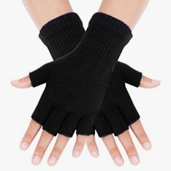 Accessories - NWOT stretchy black knit fingerless gloves